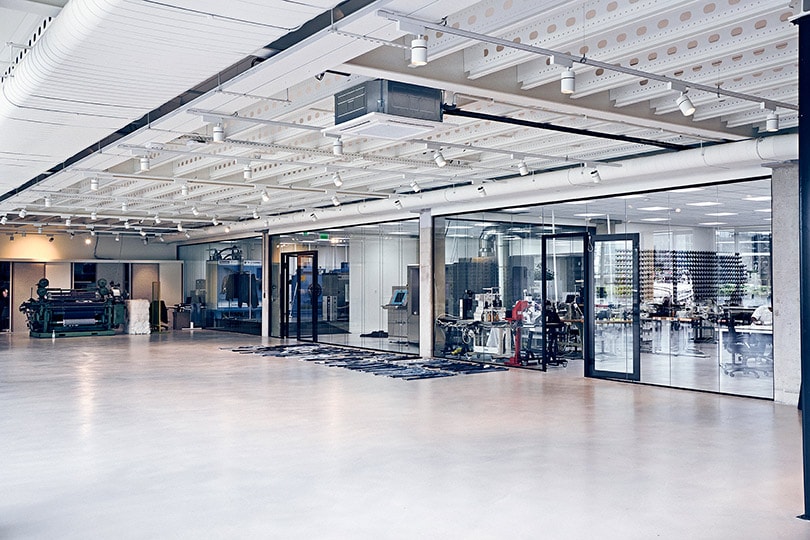 Binnenkijken bij Tommy Hilfiger's denim center op de PVH campus Binnenkijken bij Tommy Hilfiger's denim center op de PVH campus