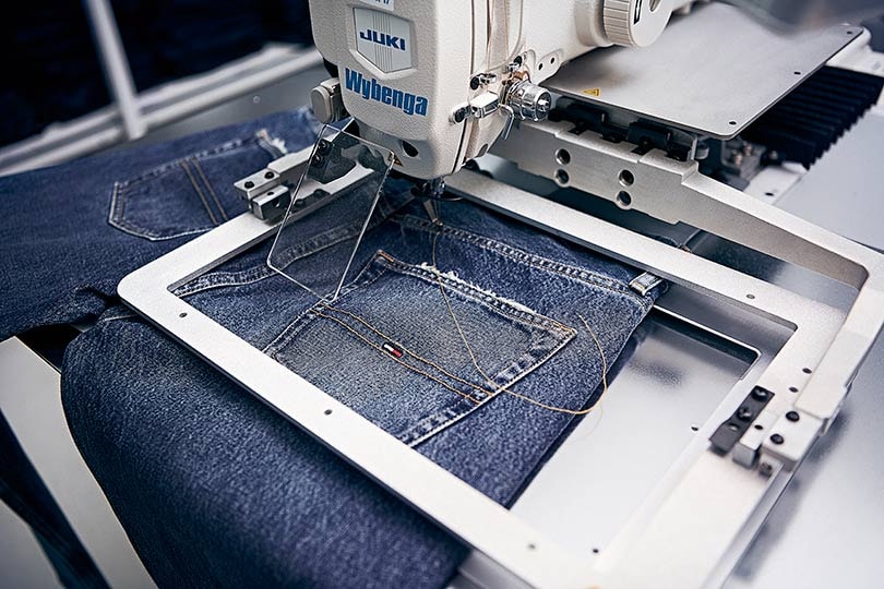 Binnenkijken bij Tommy Hilfiger's denim center op de PVH campus Binnenkijken bij Tommy Hilfiger's denim center op de PVH campus