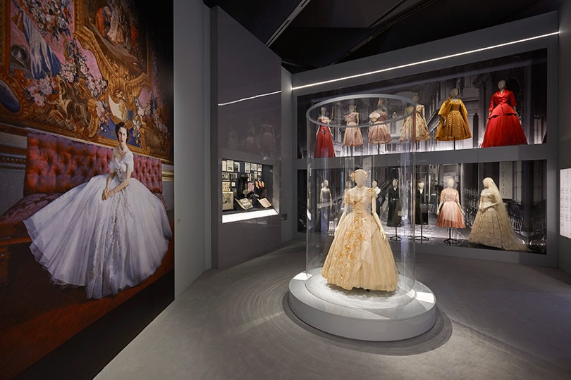 Binnenkijken: De ‘Christian Dior: Designer of Dreams’ tentoonstelling Binnenkijken: De ‘Christian Dior: Designer of Dreams’ tentoonstelling