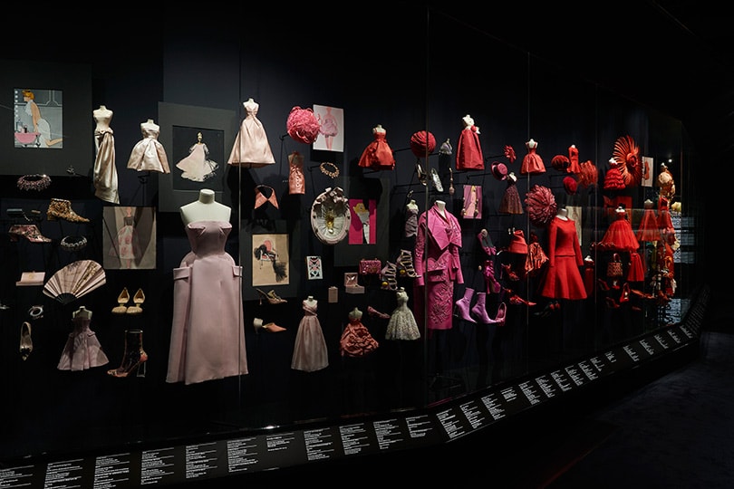 Binnenkijken: De ‘Christian Dior: Designer of Dreams’ tentoonstelling Binnenkijken: De ‘Christian Dior: Designer of Dreams’ tentoonstelling