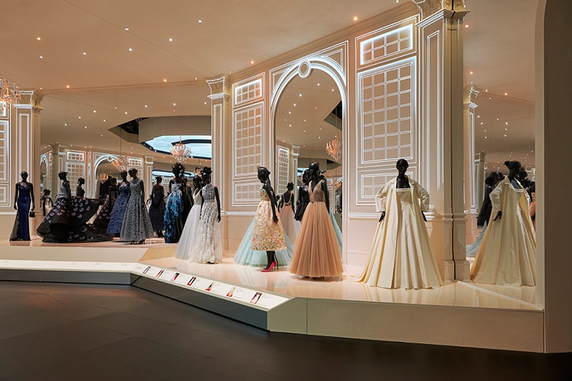 Binnenkijken: De ‘Christian Dior: Designer of Dreams’ tentoonstelling Binnenkijken: De ‘Christian Dior: Designer of Dreams’ tentoonstelling