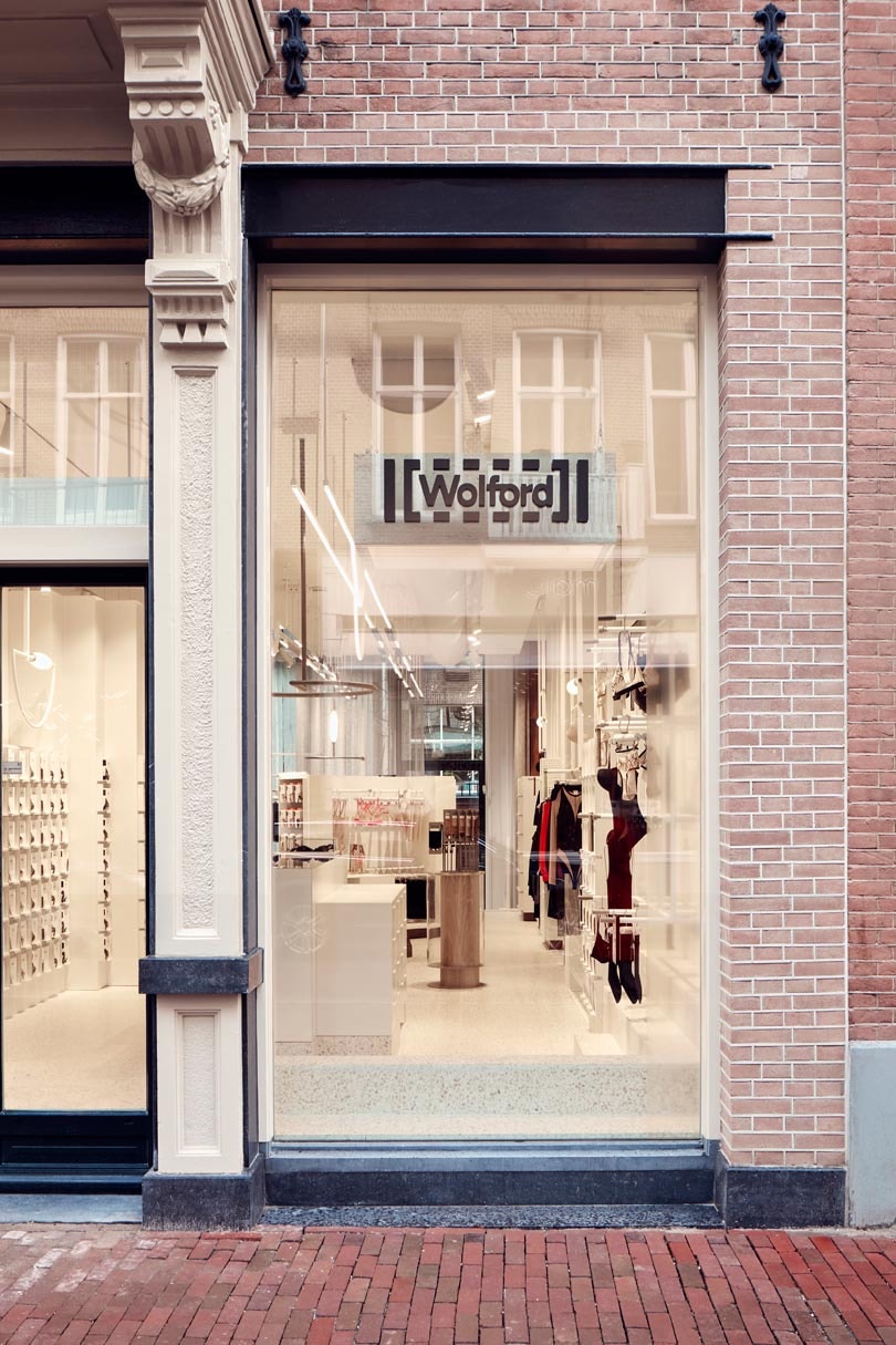 Nieuwe merkstrategie Wolford komt voor het eerst tot leven in Amsterdamse winkel Nieuwe merkstrategie Wolford komt voor het eerst tot leven in Amsterdamse winkel