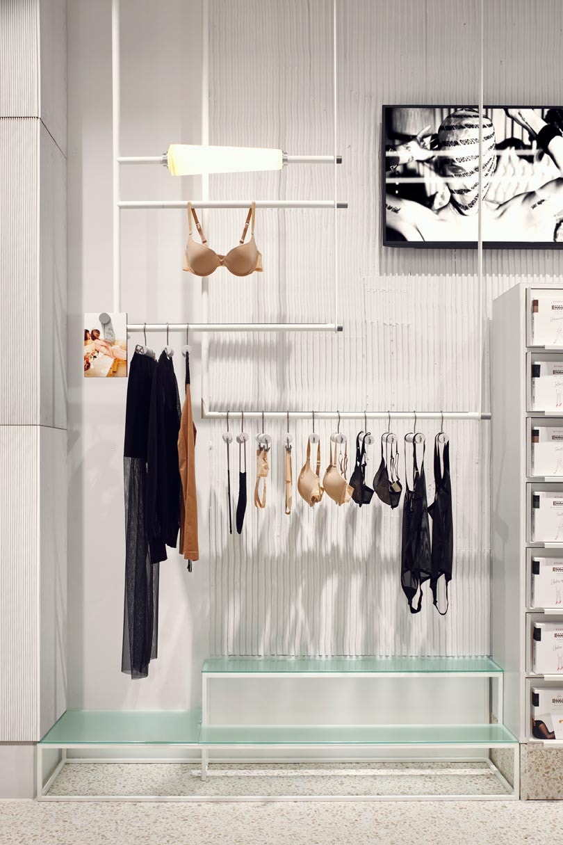 Nieuwe merkstrategie Wolford komt voor het eerst tot leven in Amsterdamse winkel Nieuwe merkstrategie Wolford komt voor het eerst tot leven in Amsterdamse winkel