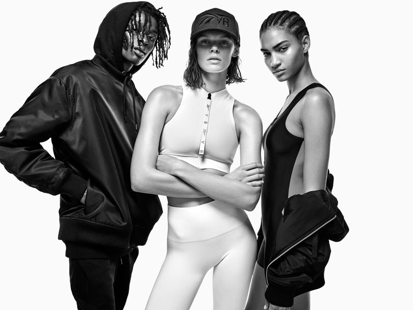 Kijken: Victoria Beckham’s eerste activewear collectie met Reebok Kijken: Victoria Beckham’s eerste activewear collectie met Reebok