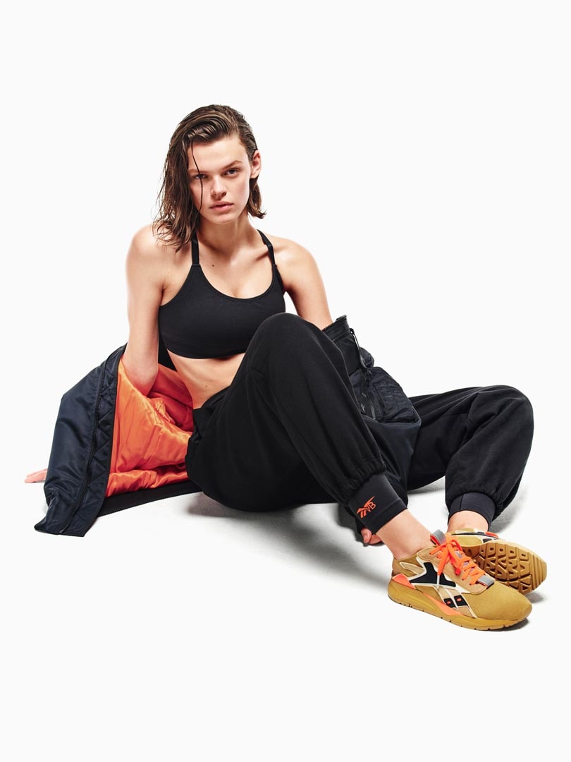 Kijken: Victoria Beckham’s eerste activewear collectie met Reebok Kijken: Victoria Beckham’s eerste activewear collectie met Reebok