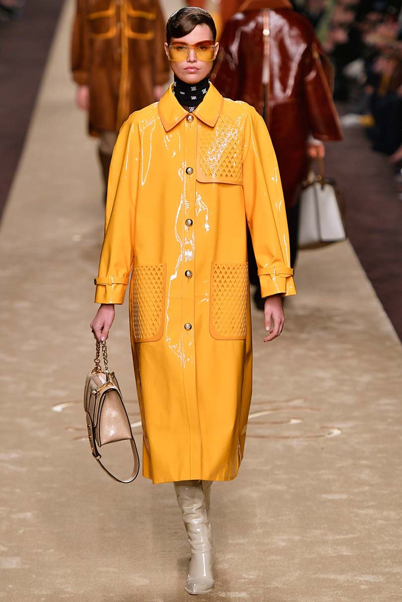 Fendi’s herfst/winterpresentatie 2019 is een eerbetoon aan Karl Lagerfeld Fendi’s herfst/winterpresentatie 2019 is een eerbetoon aan Karl Lagerfeld