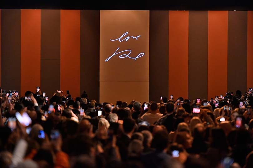Fendi’s herfst/winterpresentatie 2019 is een eerbetoon aan Karl Lagerfeld Fendi’s herfst/winterpresentatie 2019 is een eerbetoon aan Karl Lagerfeld