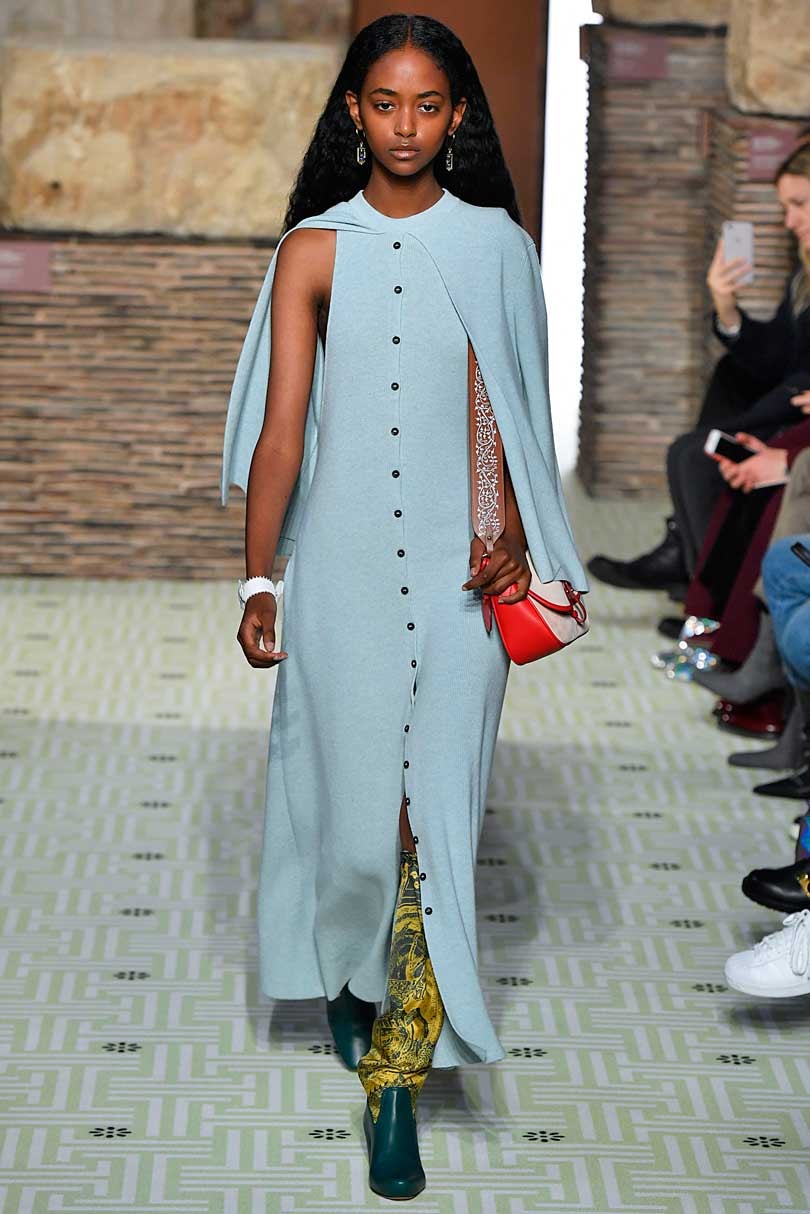 Breken met klassieke codes: Bruno Sialelli’s debuut bij Lanvin Breken met klassieke codes: Bruno Sialelli’s debuut bij Lanvin