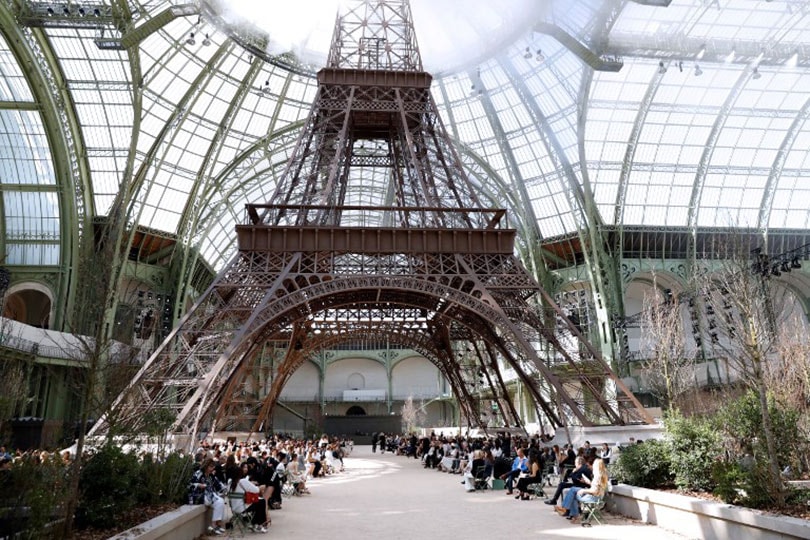 In beeld: Karl Lagerfeld's meest memorabele modeshows In beeld: Karl Lagerfeld's meest memorabele modeshows