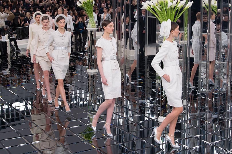 In beeld: Karl Lagerfeld's meest memorabele modeshows In beeld: Karl Lagerfeld's meest memorabele modeshows