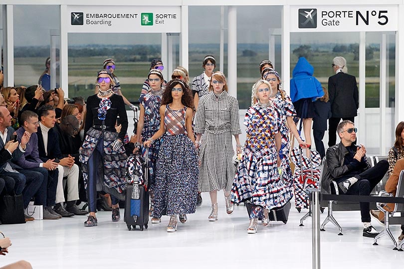 In beeld: Karl Lagerfeld's meest memorabele modeshows In beeld: Karl Lagerfeld's meest memorabele modeshows