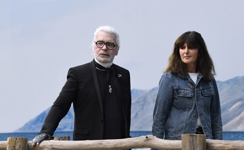 Een jaar later: Hoe Chanel, Fendi en het merk Karl Lagerfeld verder gingen zonder Karl Een jaar later: Hoe Chanel, Fendi en het merk Karl Lagerfeld verder gingen zonder Karl