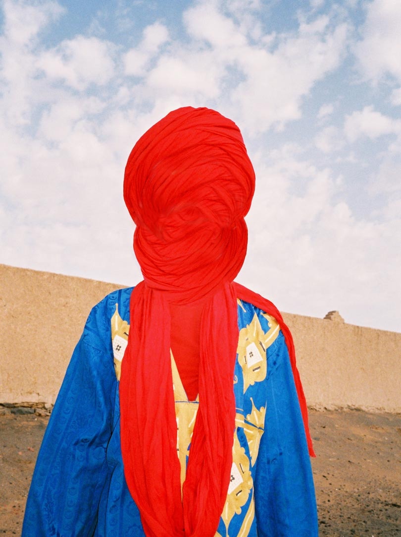 Mousganistan: de eerste solo-expositie van de modefotograaf Mous Lamrabat Mousganistan: de eerste solo-expositie van de modefotograaf Mous Lamrabat