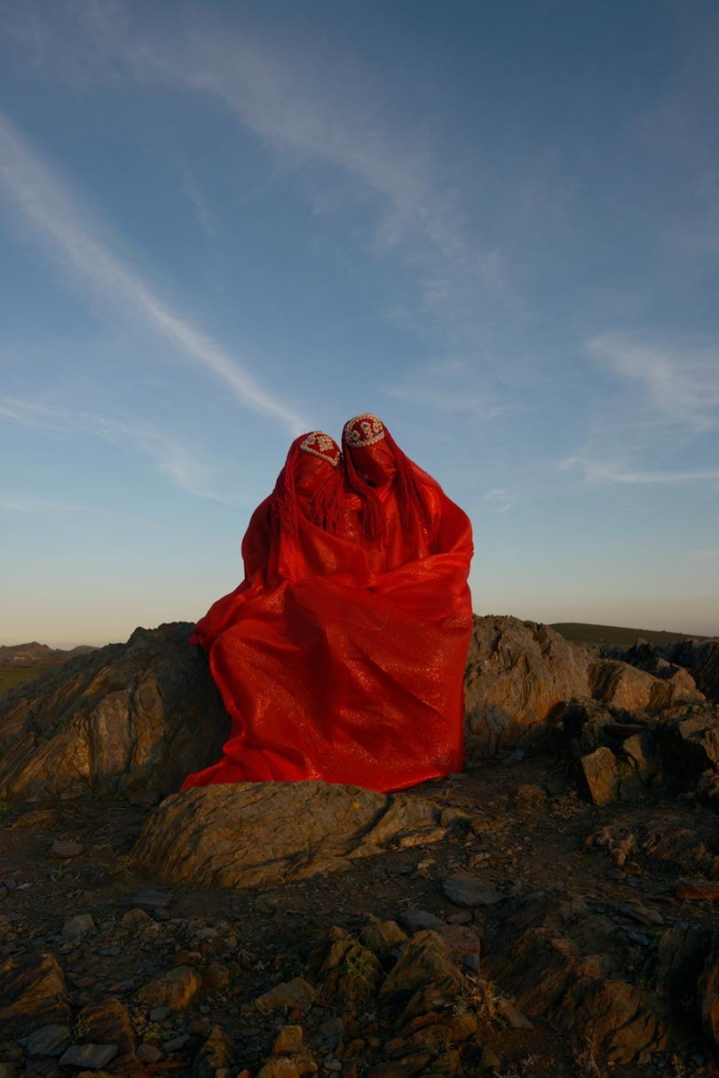 Mousganistan: de eerste solo-expositie van de modefotograaf Mous Lamrabat Mousganistan: de eerste solo-expositie van de modefotograaf Mous Lamrabat