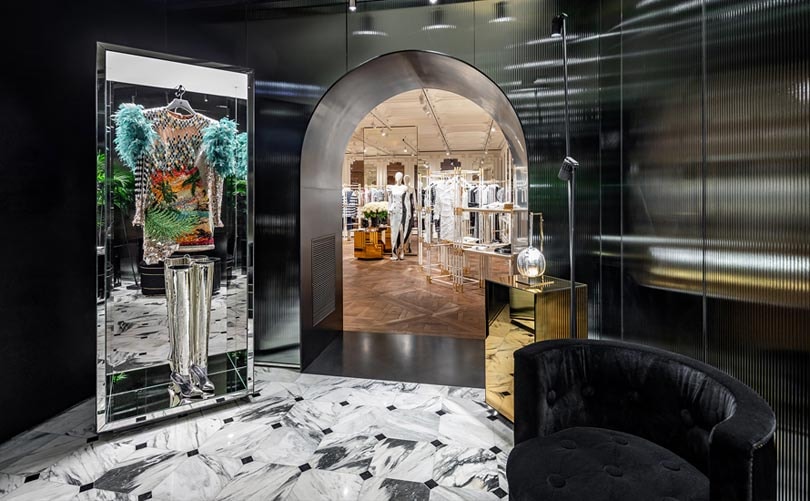 In beeld: het nieuwe winkelconcept van Balmain In beeld: het nieuwe winkelconcept van Balmain