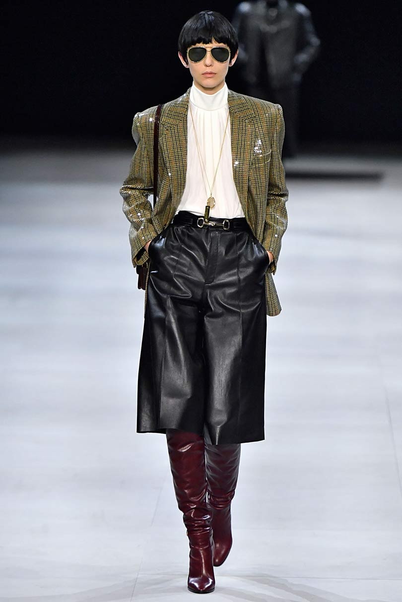 Het kwartje is gevallen: Hedi Slimane presenteert een volwassen Celine-vrouw op PFW Het kwartje is gevallen: Hedi Slimane presenteert een volwassen Celine-vrouw op PFW