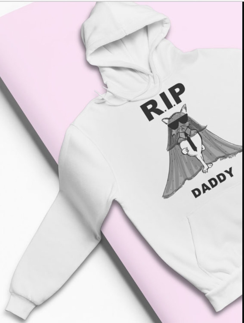 Rouwende poes Karl Lagerfeld lanceert limited edition collectie #RIPDaddy Rouwende poes Karl Lagerfeld lanceert limited edition collectie #RIPDaddy