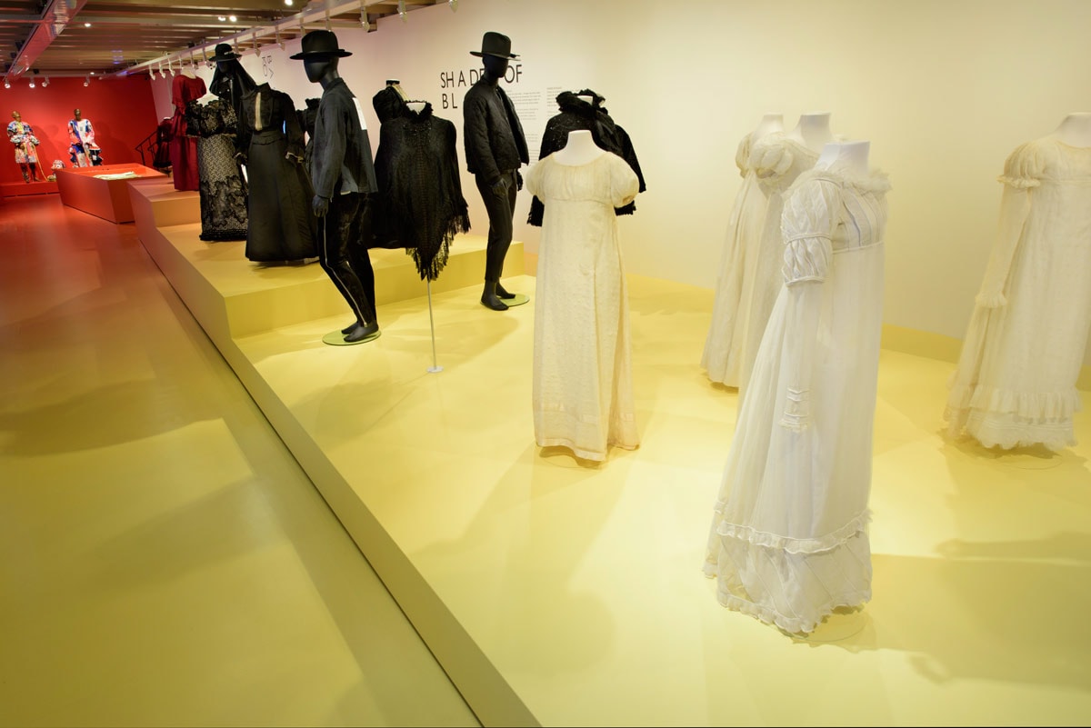 Van crinolinejapon tot collector’s sneaker: Fashion Statements in Amsterdam Museum Van crinolinejapon tot collector’s sneaker: Fashion Statements in Amsterdam Museum