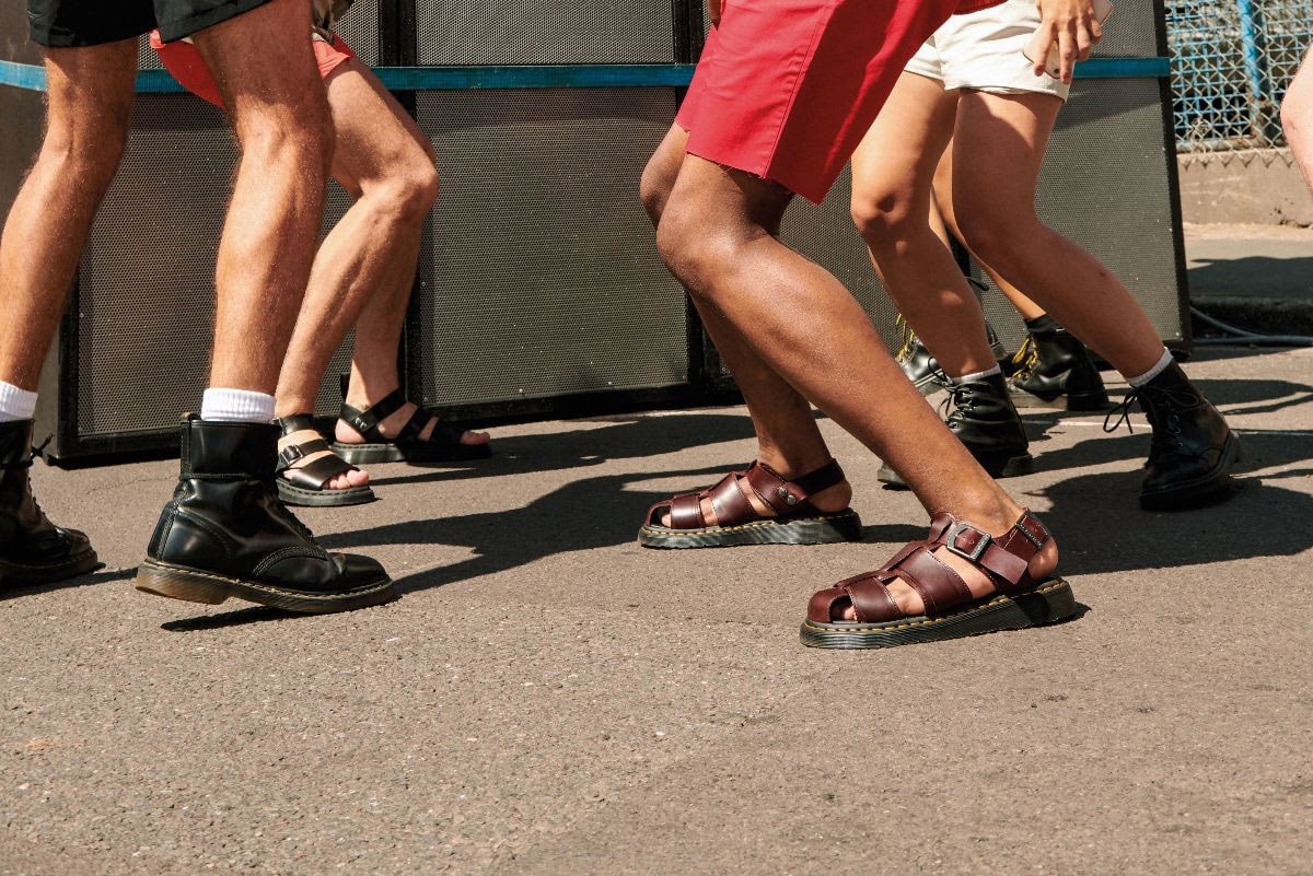 Het wordt een rebelse zomer met Dr. Martens Het wordt een rebelse zomer met Dr. Martens