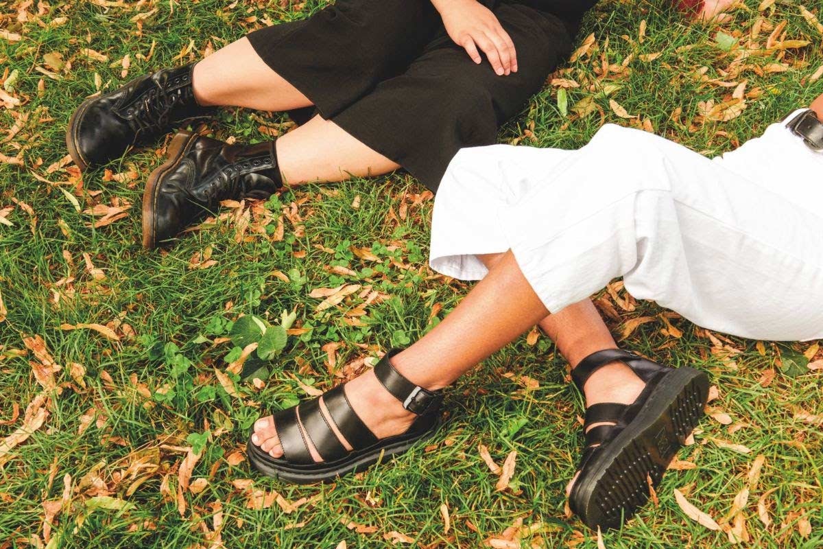Het wordt een rebelse zomer met Dr. Martens Het wordt een rebelse zomer met Dr. Martens
