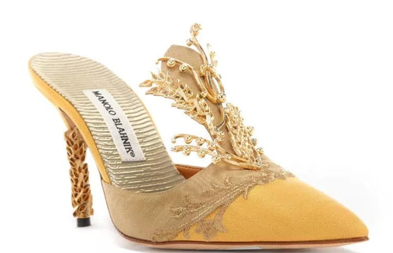Roze pumps naast Madame de Pompadour; Manolo Blahnik in The Wallace Collection Roze pumps naast Madame de Pompadour; Manolo Blahnik in The Wallace Collection