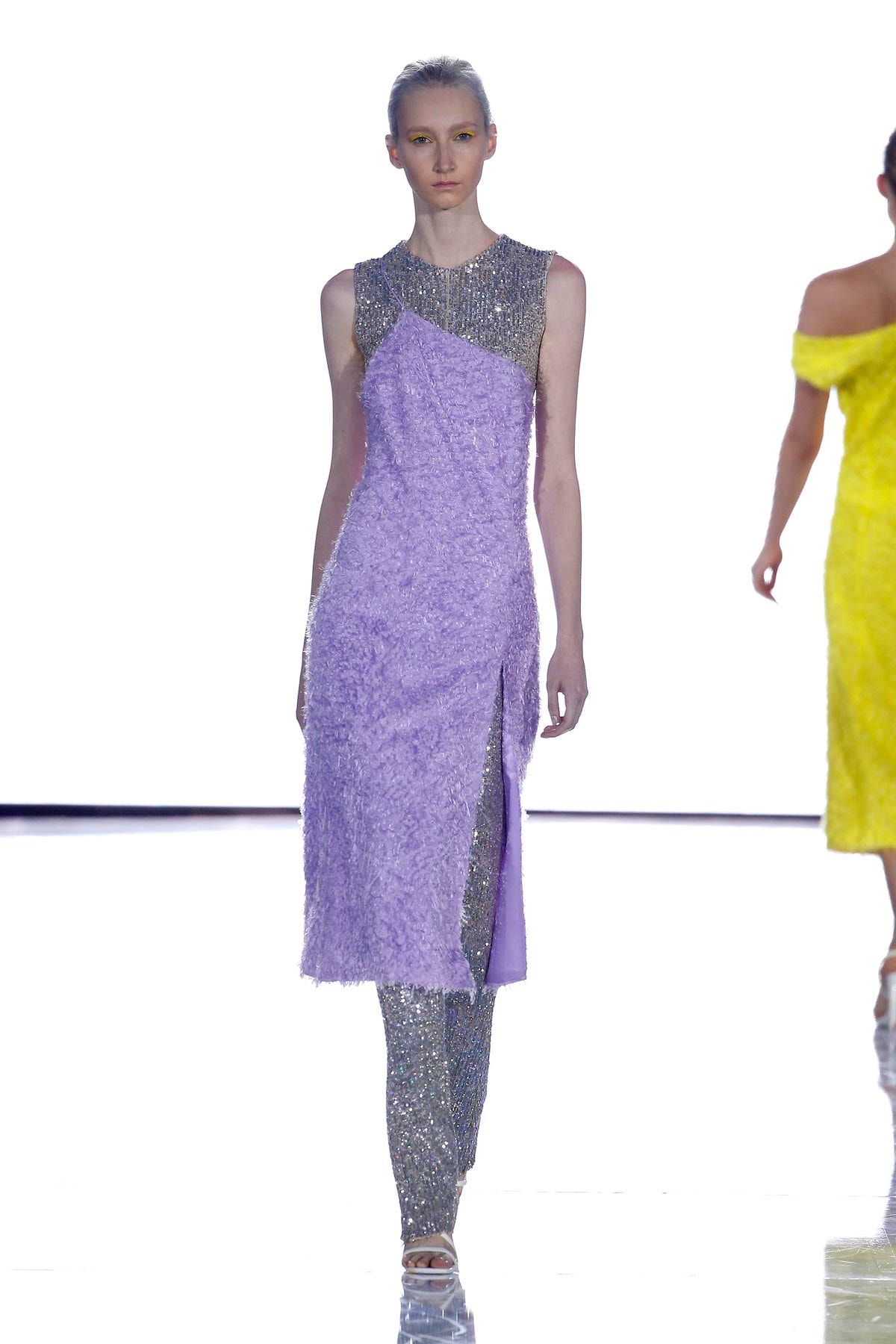 Zien: David Laport showt ‘Super Photosynthesis’ op Mercedez-Benz Fashion Week Ibiza Zien: David Laport showt ‘Super Photosynthesis’ op Mercedez-Benz Fashion Week Ibiza
