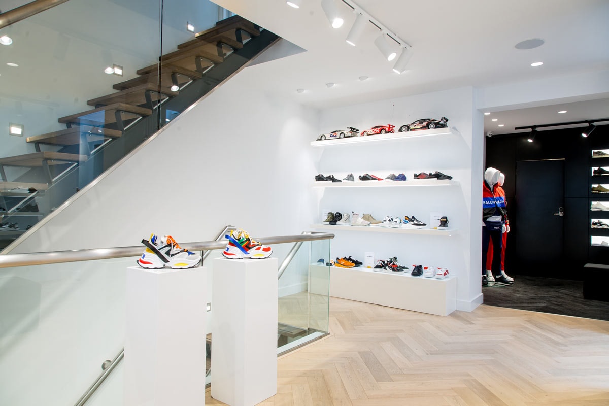 Luxe schoenenwinkel DeRodeLoper: “Schaarste maakt sneakers gewild” Luxe schoenenwinkel DeRodeLoper: “Schaarste maakt sneakers gewild”