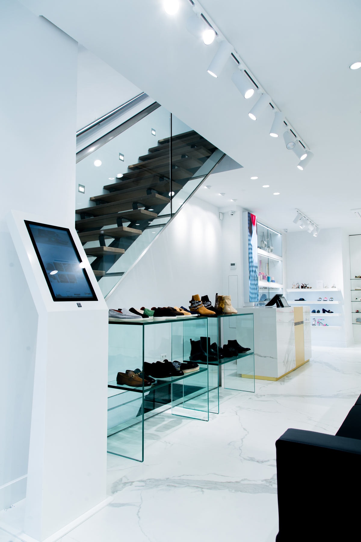 Luxe schoenenwinkel DeRodeLoper: “Schaarste maakt sneakers gewild” Luxe schoenenwinkel DeRodeLoper: “Schaarste maakt sneakers gewild”