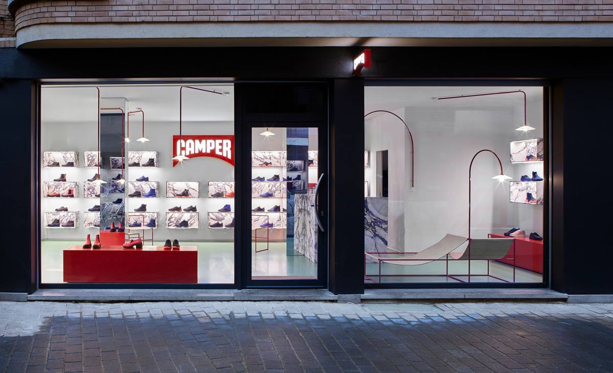 Camper strikt Muller van Severen voor nieuw winkelinterieur Antwerpse store Camper strikt Muller van Severen voor nieuw winkelinterieur Antwerpse store