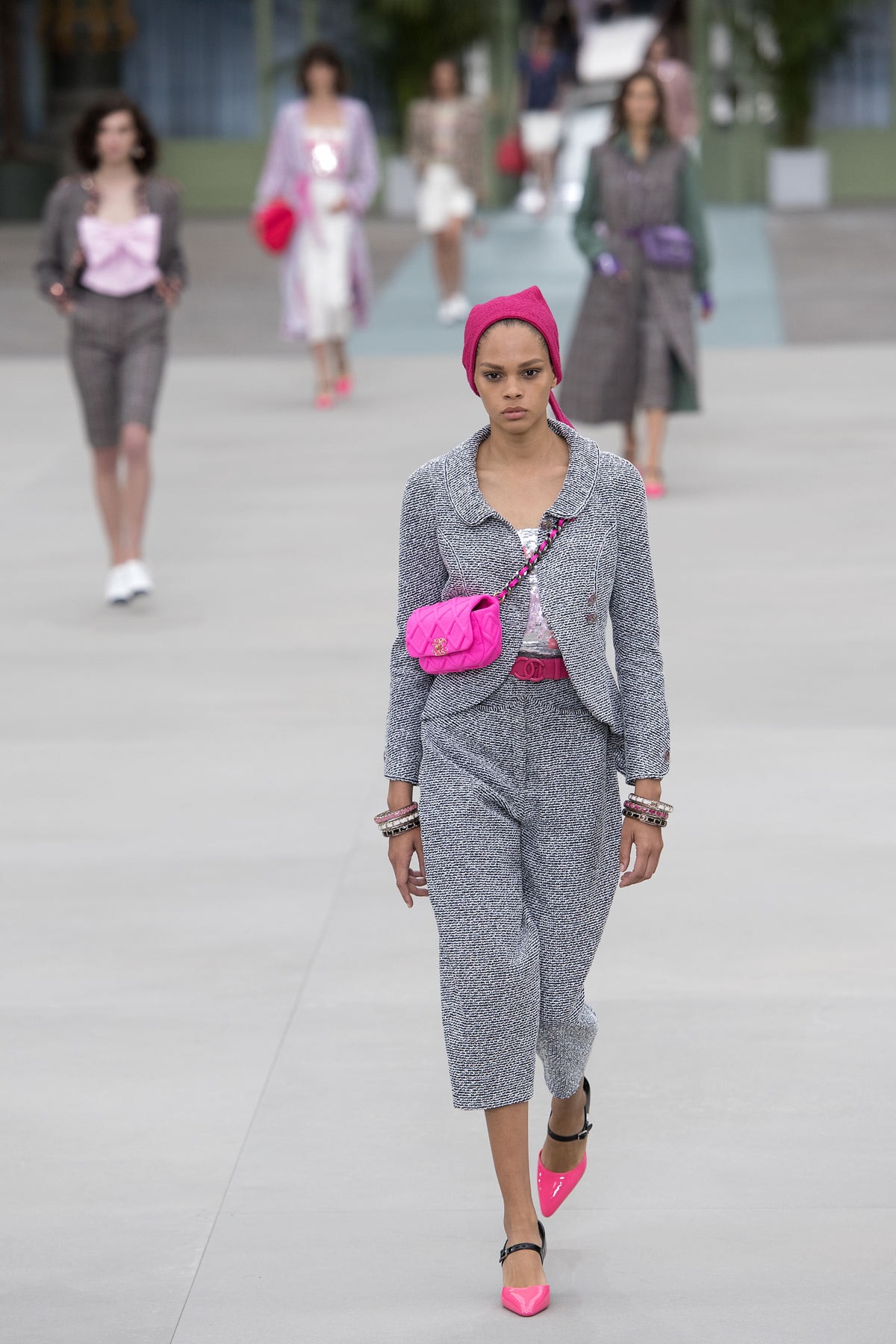 Een jaar later: Hoe Chanel, Fendi en het merk Karl Lagerfeld verder gingen zonder Karl Een jaar later: Hoe Chanel, Fendi en het merk Karl Lagerfeld verder gingen zonder Karl