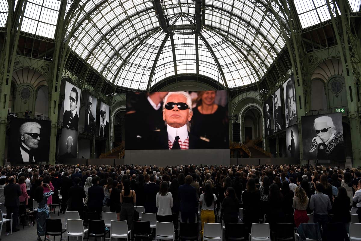 Mode elite brengt ode aan wijlen Karl Lagerfeld Mode elite brengt ode aan wijlen Karl Lagerfeld