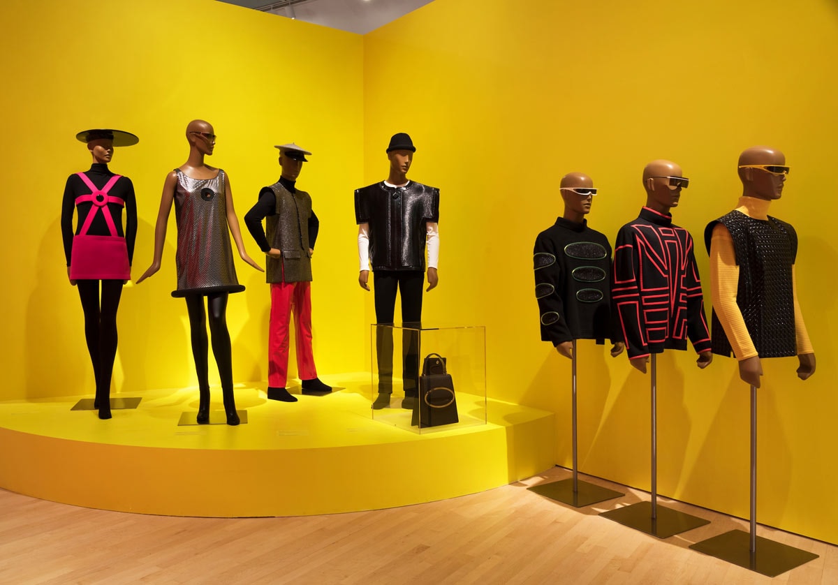Binnenkijken bij de ‘Pierre Cardin: Future Fashion’-tentoonstelling Binnenkijken bij de ‘Pierre Cardin: Future Fashion’-tentoonstelling