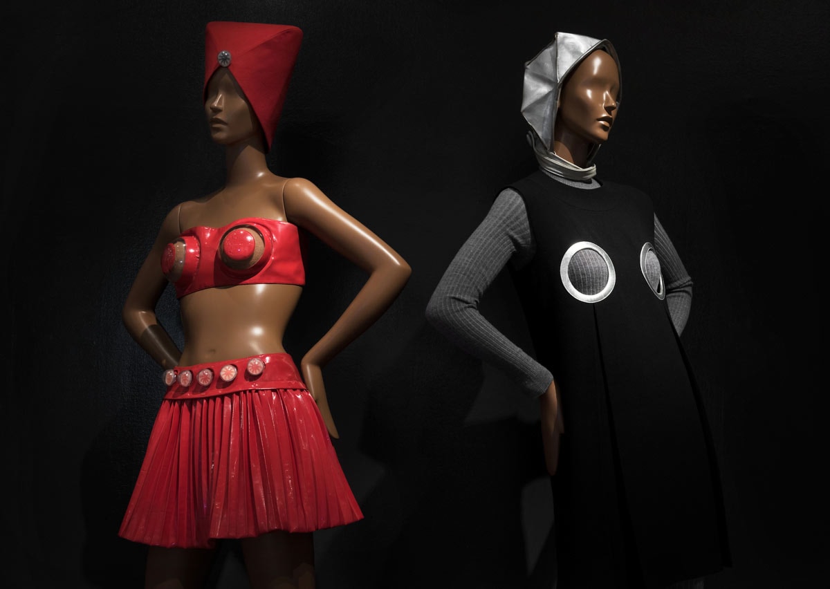 Binnenkijken bij de ‘Pierre Cardin: Future Fashion’-tentoonstelling Binnenkijken bij de ‘Pierre Cardin: Future Fashion’-tentoonstelling