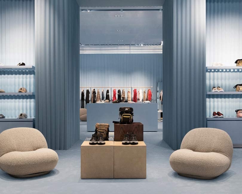 Kijken: Burberry debuteert nieuw winkelconcept Kijken: Burberry debuteert nieuw winkelconcept