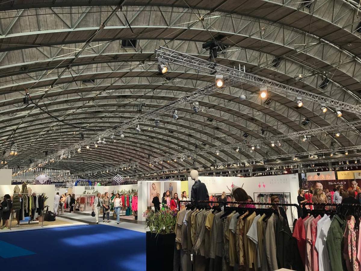 Nieuwe opzet Modefabriek: even wennen voor bezoekers, organisatie en standhouders Nieuwe opzet Modefabriek: even wennen voor bezoekers, organisatie en standhouders