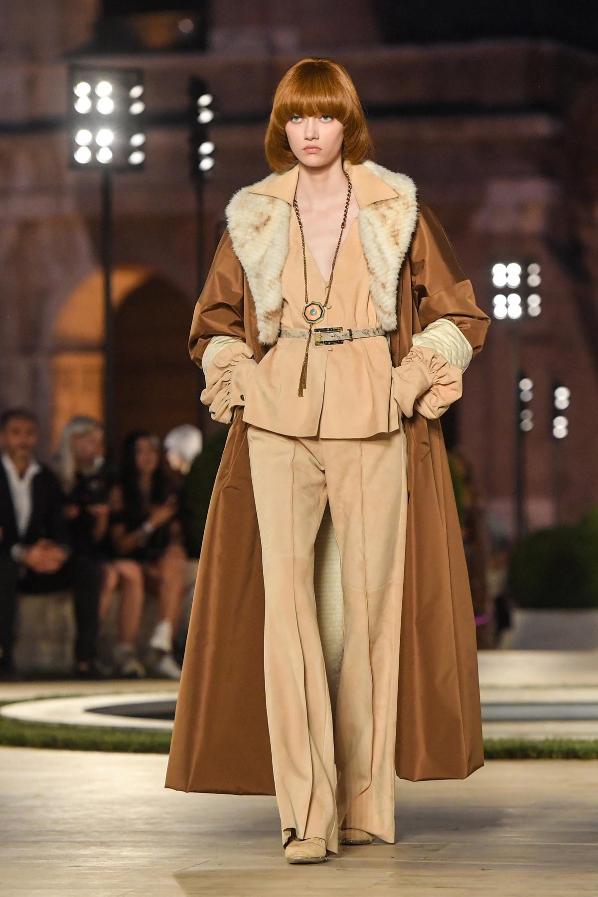 Een jaar later: Hoe Chanel, Fendi en het merk Karl Lagerfeld verder gingen zonder Karl Een jaar later: Hoe Chanel, Fendi en het merk Karl Lagerfeld verder gingen zonder Karl