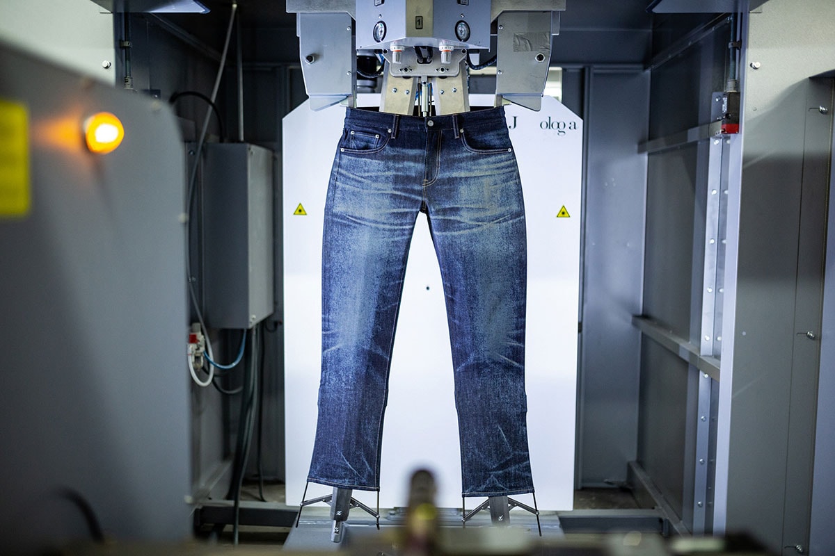 Binnenkijken bij Uniqlo’s Jeans Innovation Center in Los Angeles Binnenkijken bij Uniqlo’s Jeans Innovation Center in Los Angeles