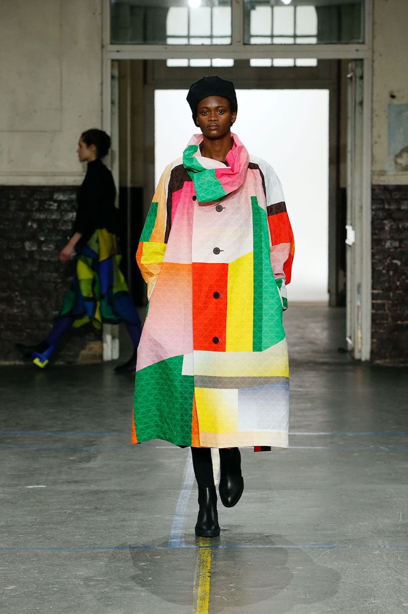 Issey Miyake AW19: huispatronen herbezocht en heruitgevonden Issey Miyake AW19: huispatronen herbezocht en heruitgevonden