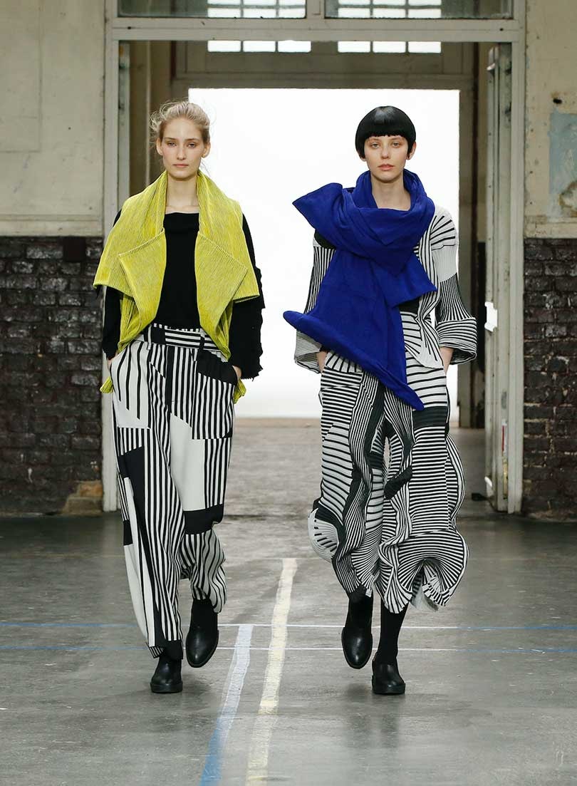 Issey Miyake AW19: huispatronen herbezocht en heruitgevonden Issey Miyake AW19: huispatronen herbezocht en heruitgevonden