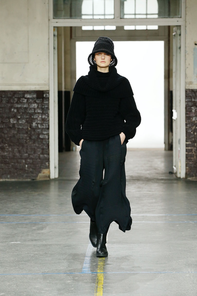 Issey Miyake AW19: huispatronen herbezocht en heruitgevonden Issey Miyake AW19: huispatronen herbezocht en heruitgevonden