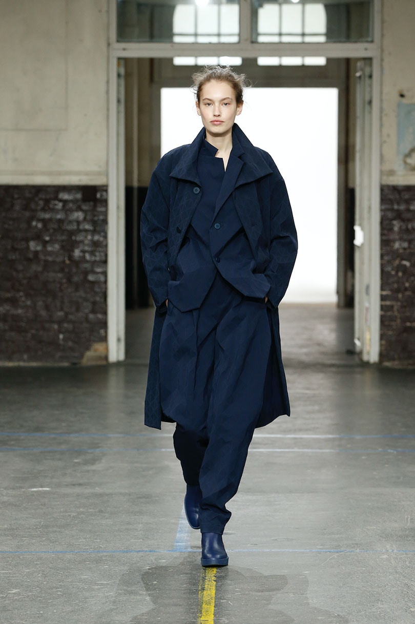 Issey Miyake AW19: huispatronen herbezocht en heruitgevonden Issey Miyake AW19: huispatronen herbezocht en heruitgevonden