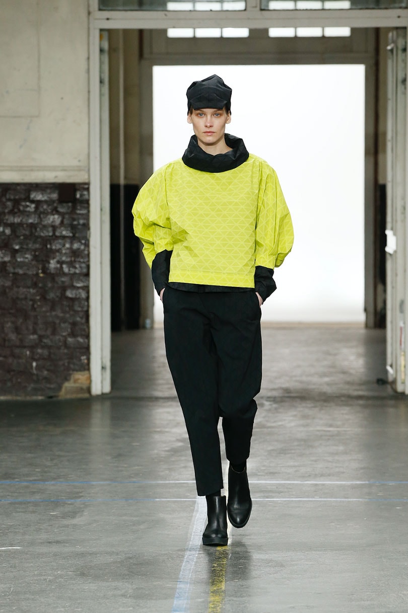 Issey Miyake AW19: huispatronen herbezocht en heruitgevonden Issey Miyake AW19: huispatronen herbezocht en heruitgevonden