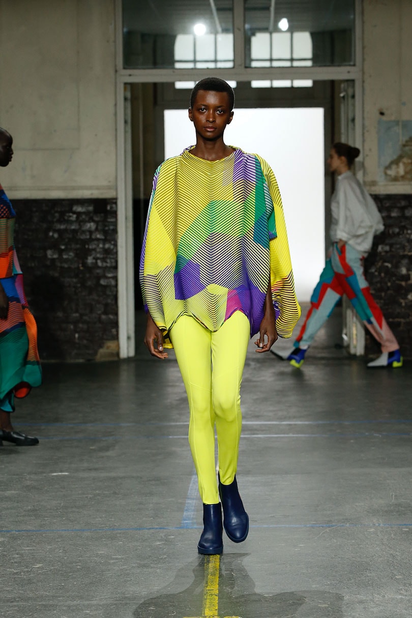 Issey Miyake AW19: huispatronen herbezocht en heruitgevonden Issey Miyake AW19: huispatronen herbezocht en heruitgevonden