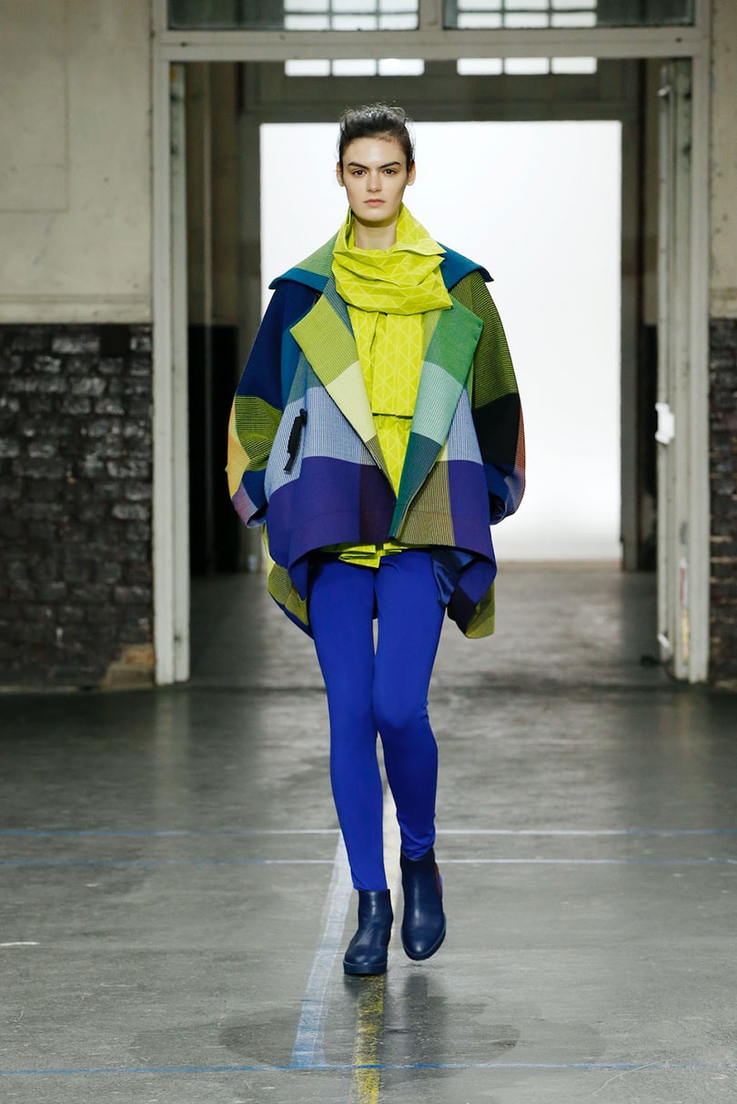 Issey Miyake AW19: huispatronen herbezocht en heruitgevonden Issey Miyake AW19: huispatronen herbezocht en heruitgevonden