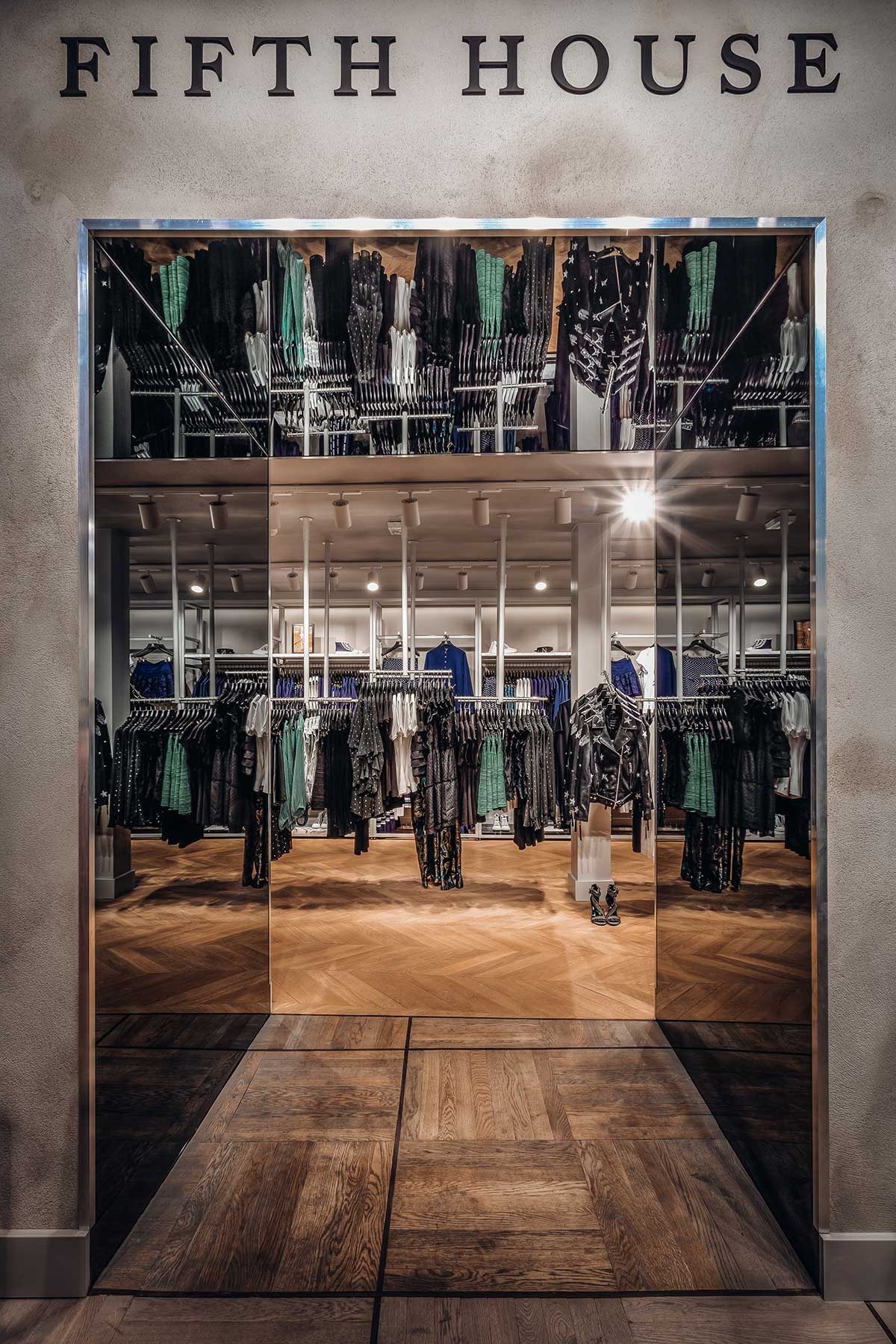 Binnenkijken: N Brands modehuis Nikkie Plessen in Zwolle Binnenkijken: N Brands modehuis Nikkie Plessen in Zwolle