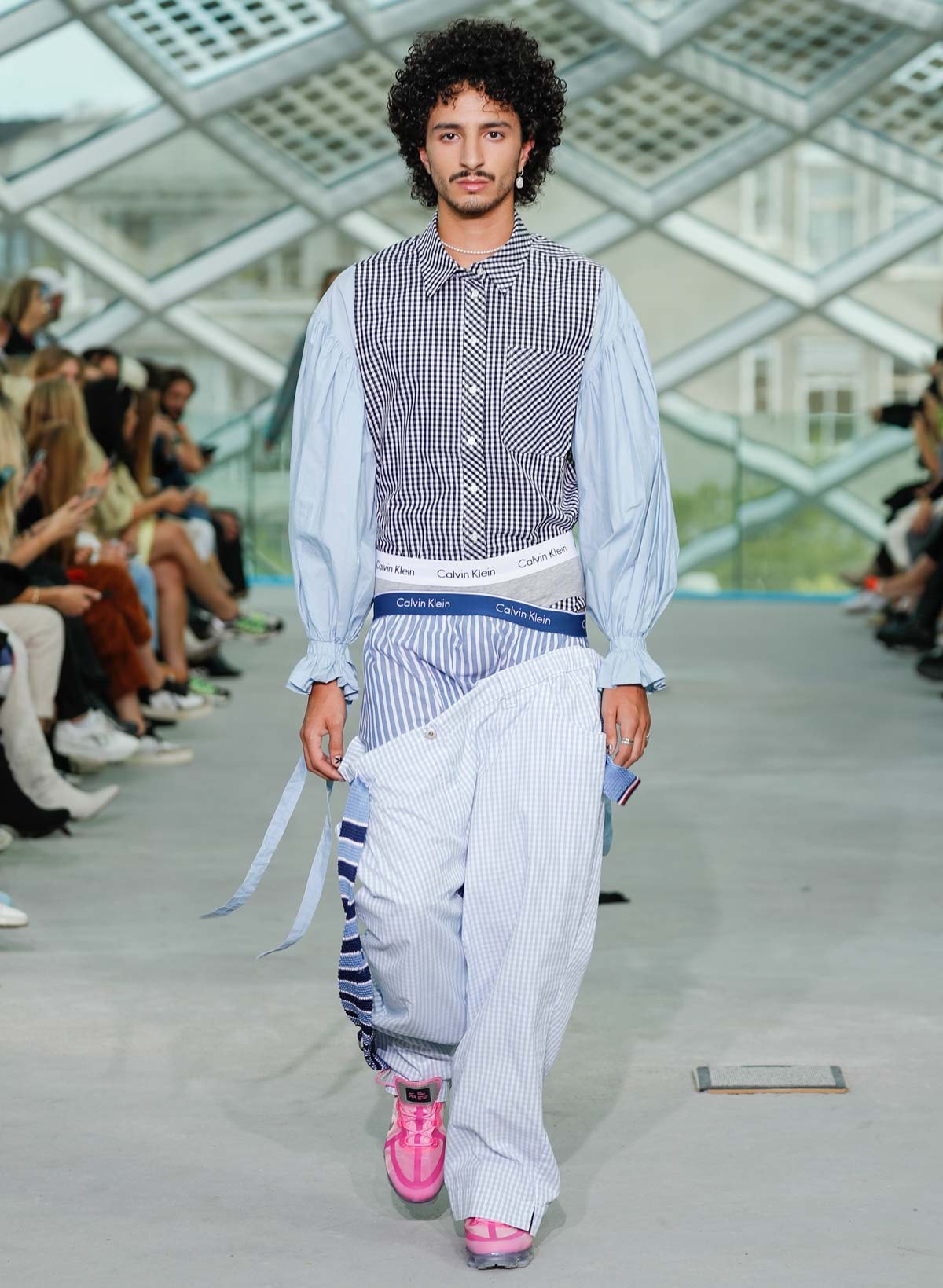 AFW: Duran Lantink maakt al ravend een statement tegen overconsumentisme AFW: Duran Lantink maakt al ravend een statement tegen overconsumentisme