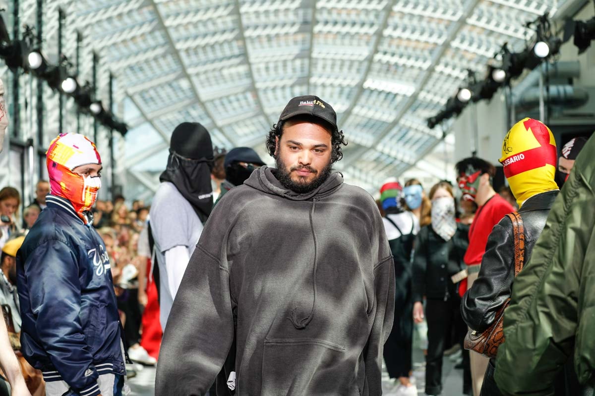 AFW: Duran Lantink maakt al ravend een statement tegen overconsumentisme AFW: Duran Lantink maakt al ravend een statement tegen overconsumentisme
