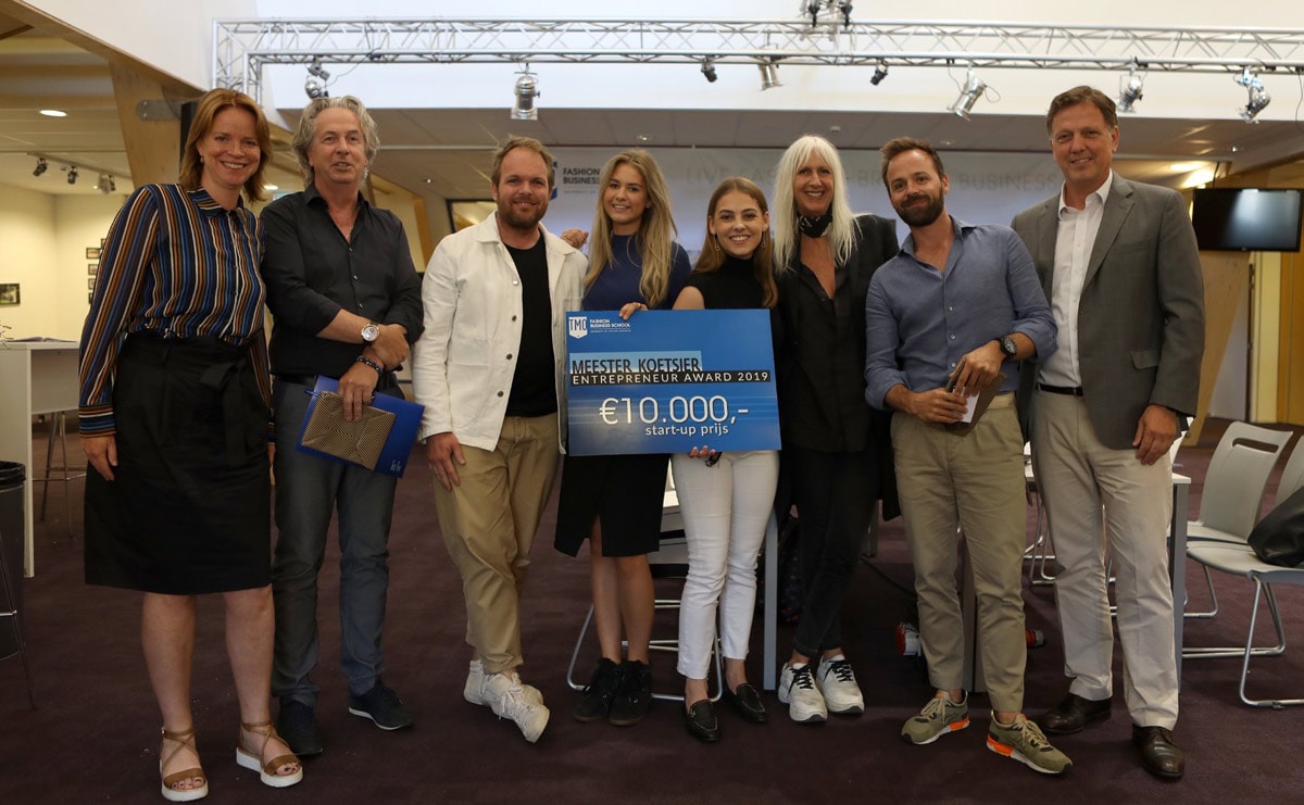 Modestudenten Babs Servaas en Cathelijne Killian winnen Meester Koetsier Entrepreneur Award met KTCHN Modestudenten Babs Servaas en Cathelijne Killian winnen Meester Koetsier Entrepreneur Award met KTCHN