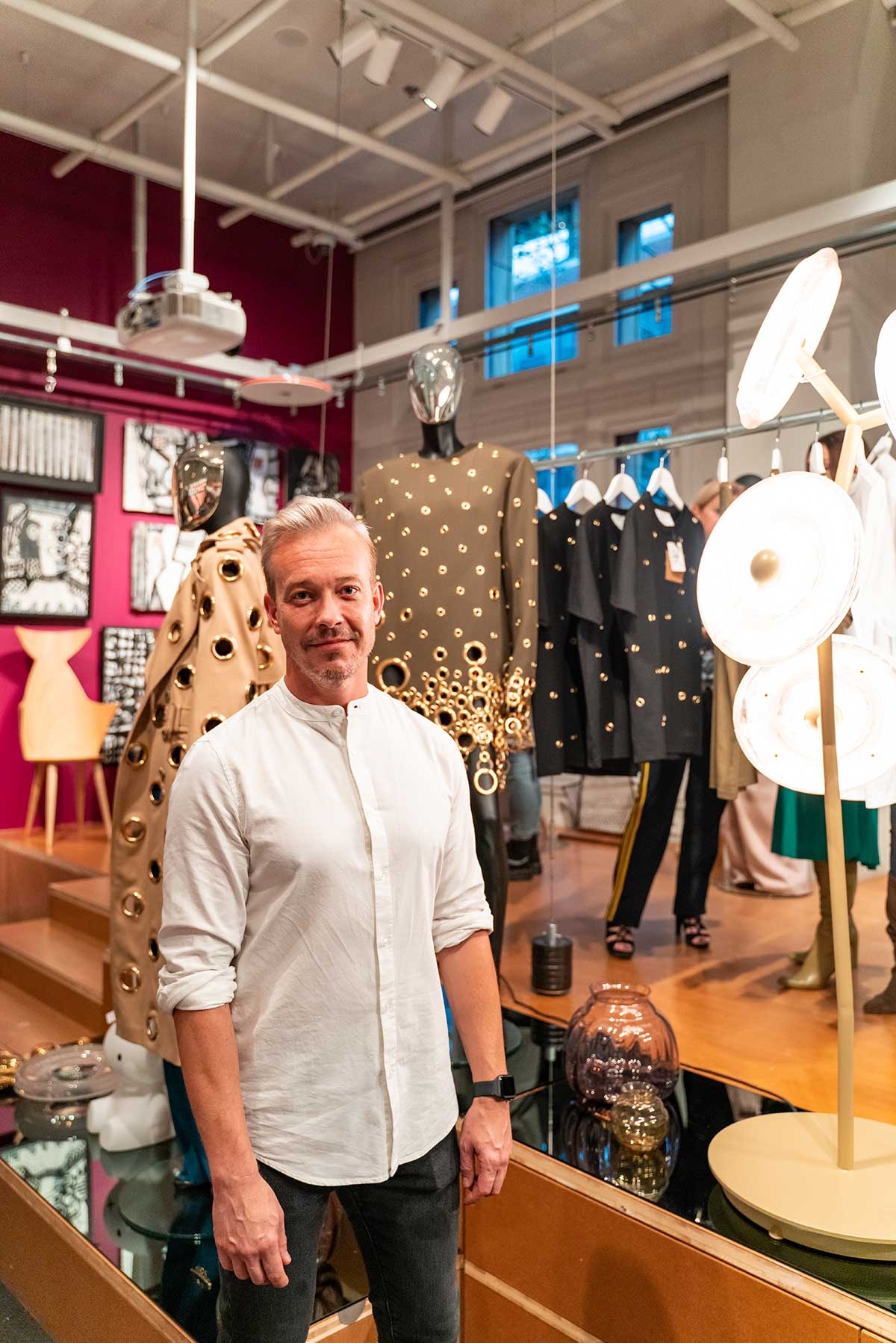 Claes Iversen vertaalt couture collectie naar T-shirt collectie Claes Iversen vertaalt couture collectie naar T-shirt collectie