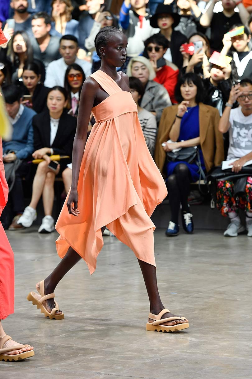 Gespot op de catwalk: Pantone’s modekleuren lente/zomer 2020 New York Fashion Week Gespot op de catwalk: Pantone’s modekleuren lente/zomer 2020 New York Fashion Week